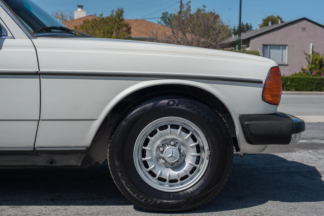 1985 Mercedes-Benz W124 E-Class - Image 31 of 31