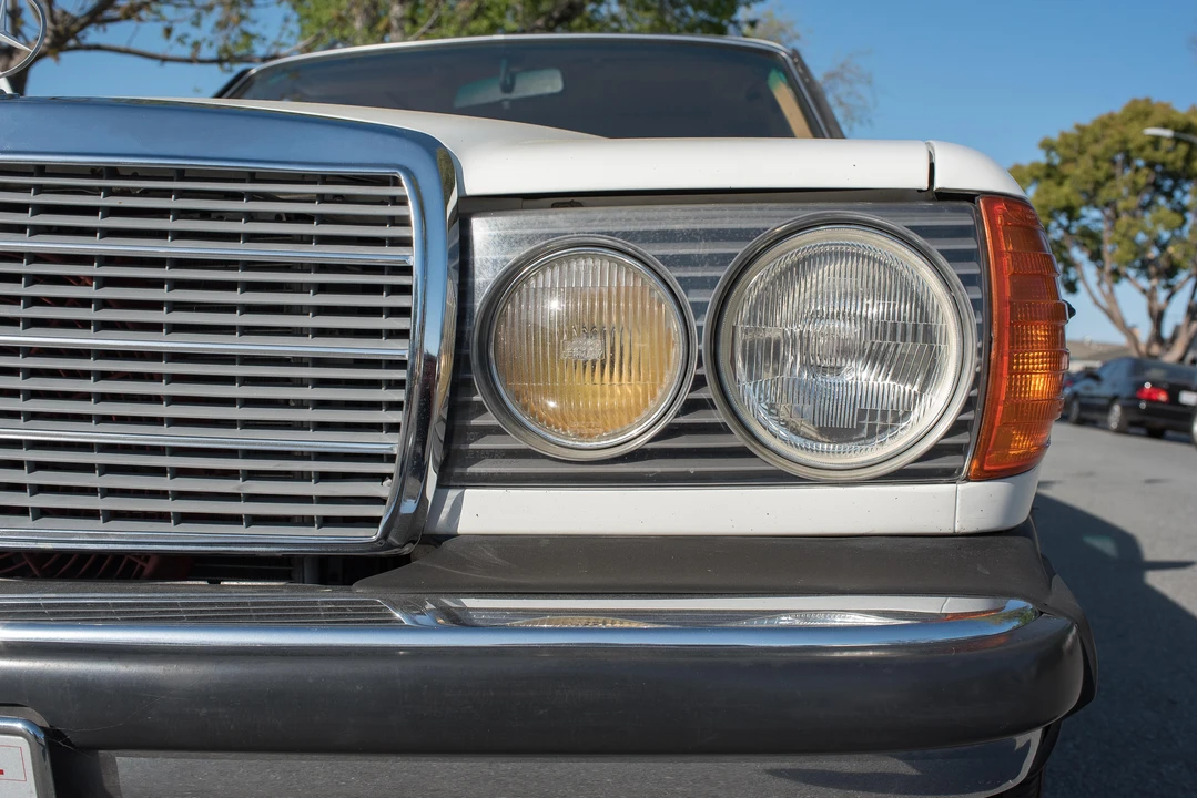 1985 Mercedes-Benz W124 E-Class - Image 14 of 31