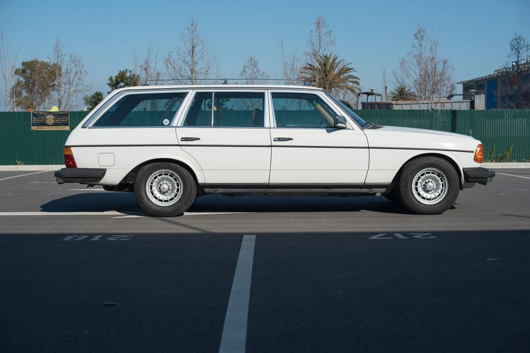 1985 Mercedes-Benz W124 E-Class - Image 9 of 31