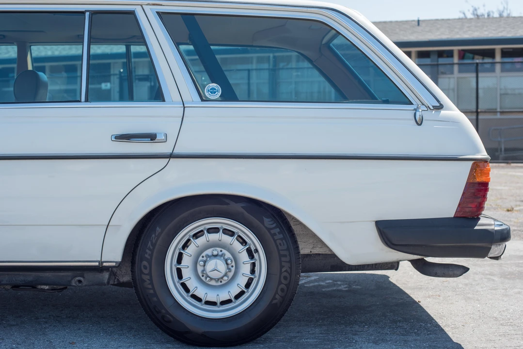 1985 Mercedes-Benz W124 E-Class - Image 21 of 31