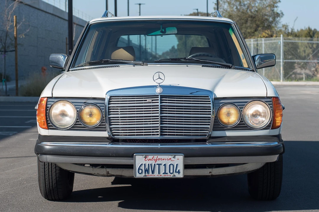 1985 Mercedes-Benz W124 E-Class - Image 2 of 31