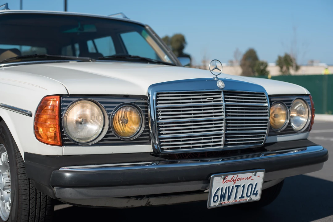 1985 Mercedes-Benz W124 E-Class - Image 11 of 31