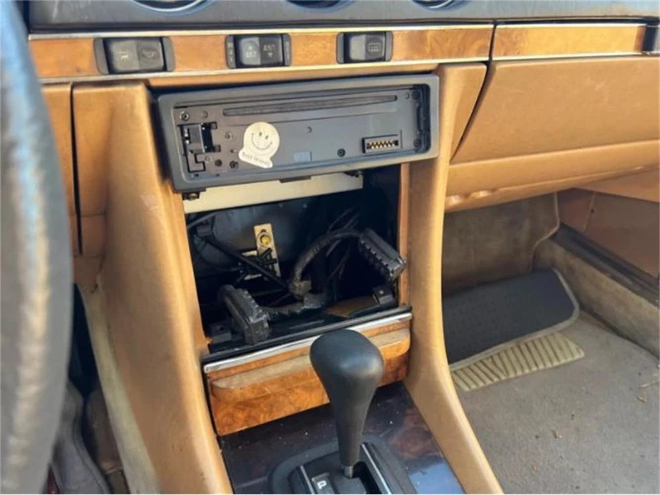1985 Mercedes-Benz W124 E-Class - Image 10 of 12