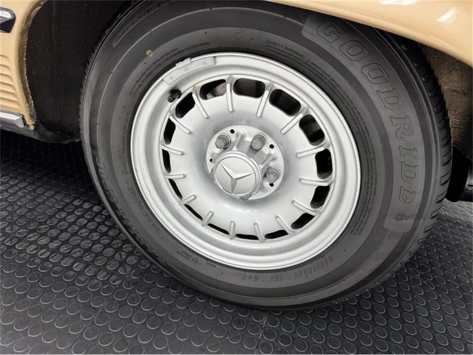 1985 Mercedes-Benz W124 E-Class - Image 26 of 31