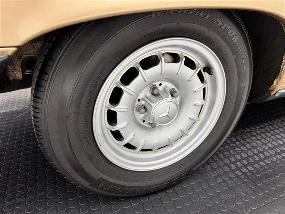 1985 Mercedes-Benz W124 E-Class - Image 29 of 31