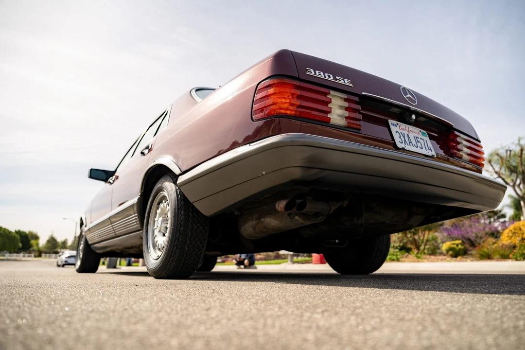 1985 Mercedes-Benz W126 S-Class Sedan - Image 12 of 31