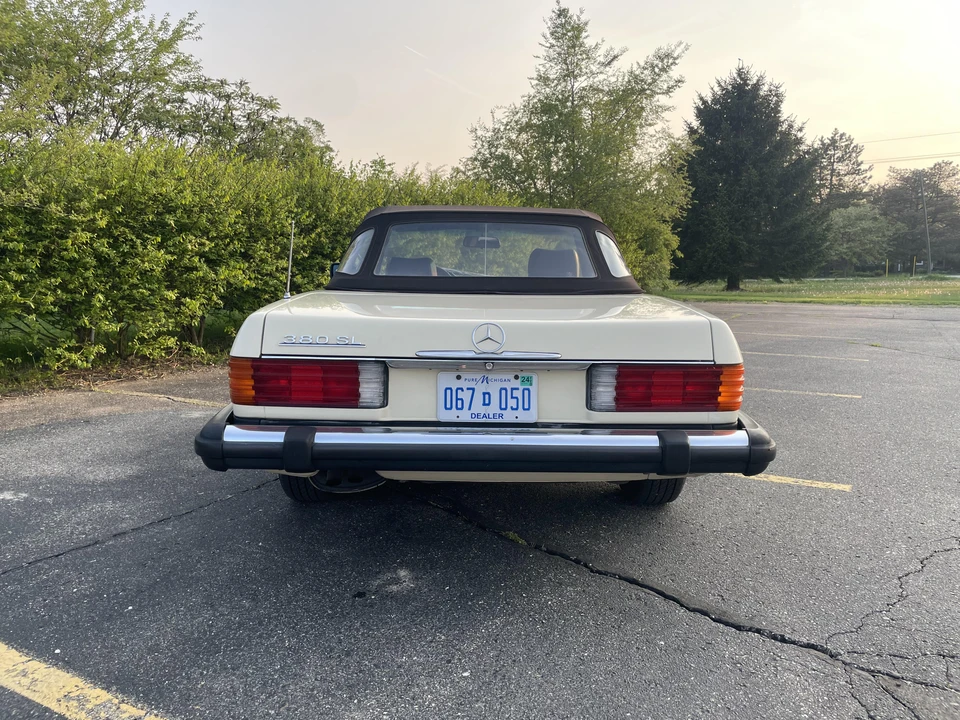 1985 Mercedes-Benz R107 SL-Class - Image 17 of 23