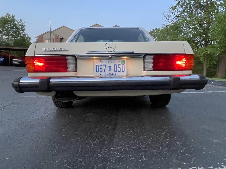 1985 Mercedes-Benz R107 SL-Class - Image 18 of 23