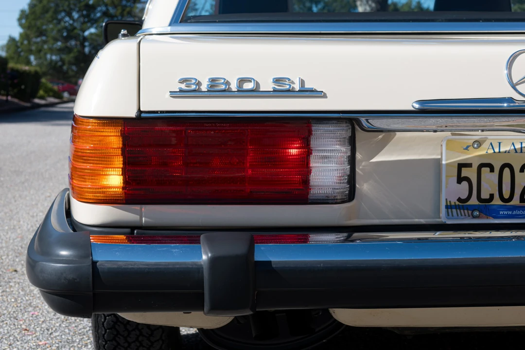 1985 Mercedes-Benz R107 SL-Class - Image 17 of 31