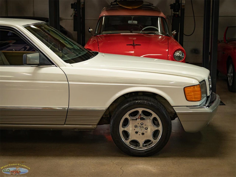 1985 Mercedes-Benz W126 S-Class Sedan - Image 4 of 31