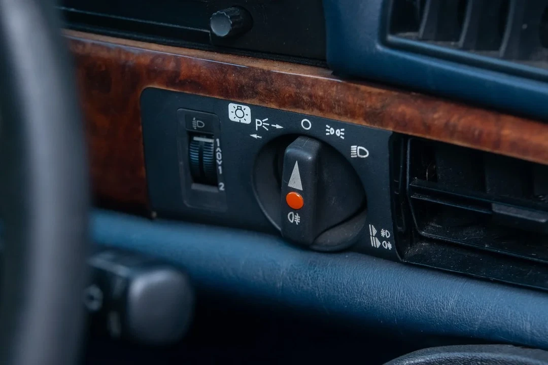 1985 Mercedes-Benz C126 S-Class Coupe - Image 28 of 30