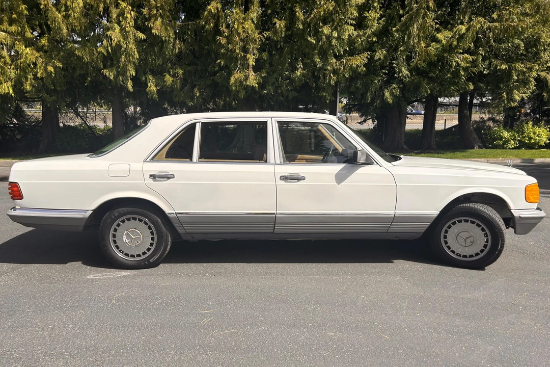 1985 Mercedes-Benz W126 S-Class Sedan - Image 3 of 31