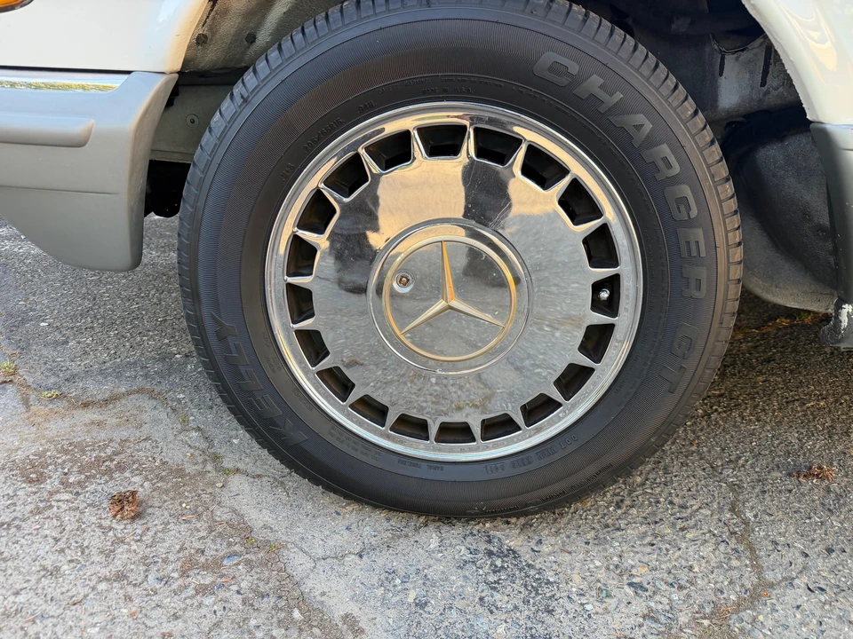 1985 Mercedes-Benz W126 S-Class Sedan - Image 27 of 31