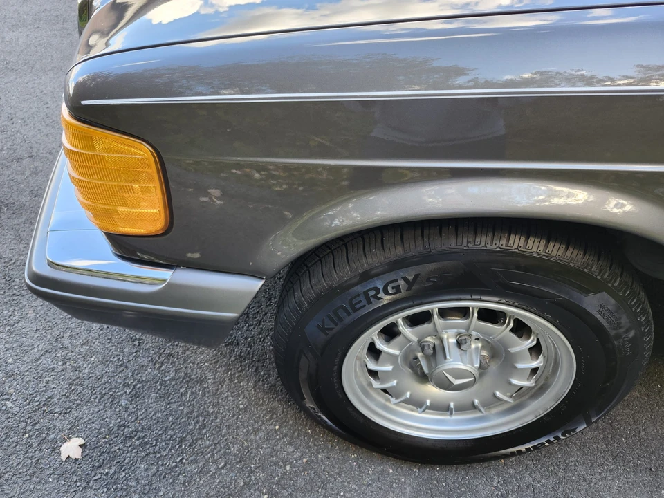1985 Mercedes-Benz W126 S-Class Sedan - Image 24 of 31