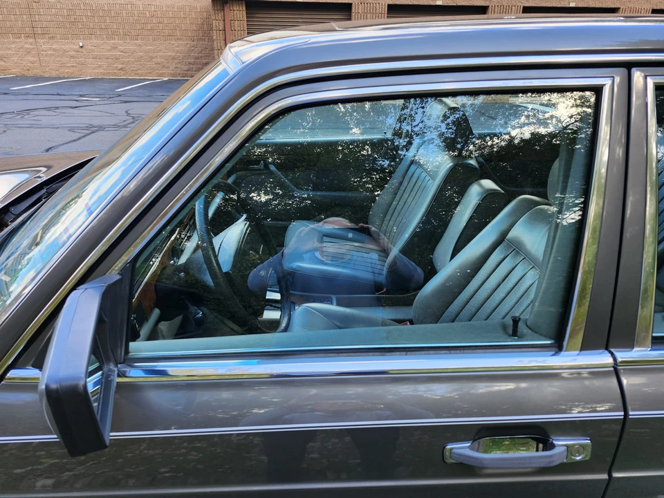 1985 Mercedes-Benz W126 S-Class Sedan - Image 29 of 31