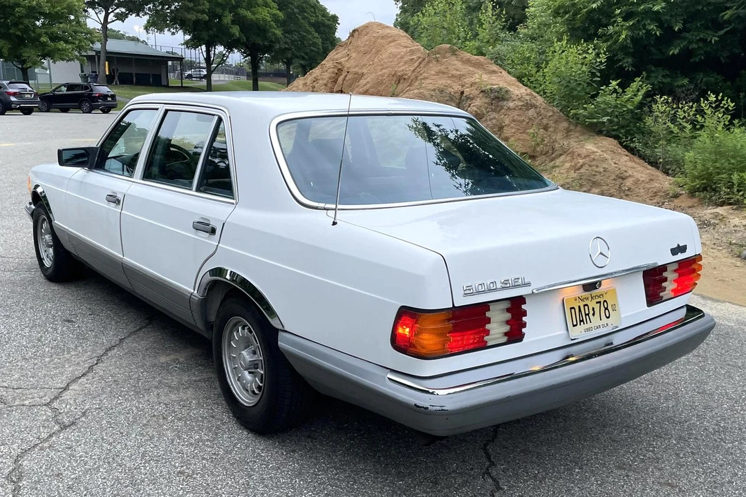 1985 Mercedes-Benz W126 S-Class Sedan - Image 4 of 31