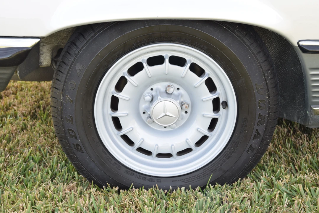 1985 Mercedes-Benz R107 SL-Class - Image 18 of 31