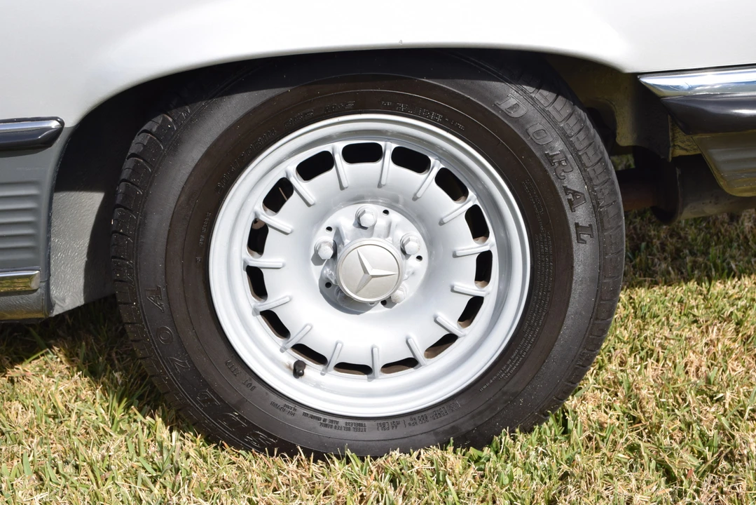 1985 Mercedes-Benz R107 SL-Class - Image 17 of 31