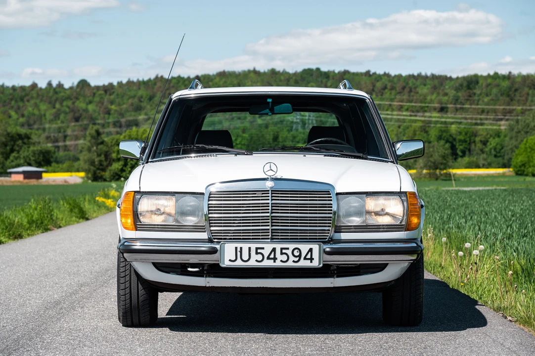 1985 Mercedes-Benz W124 E-Class - Image 2 of 31