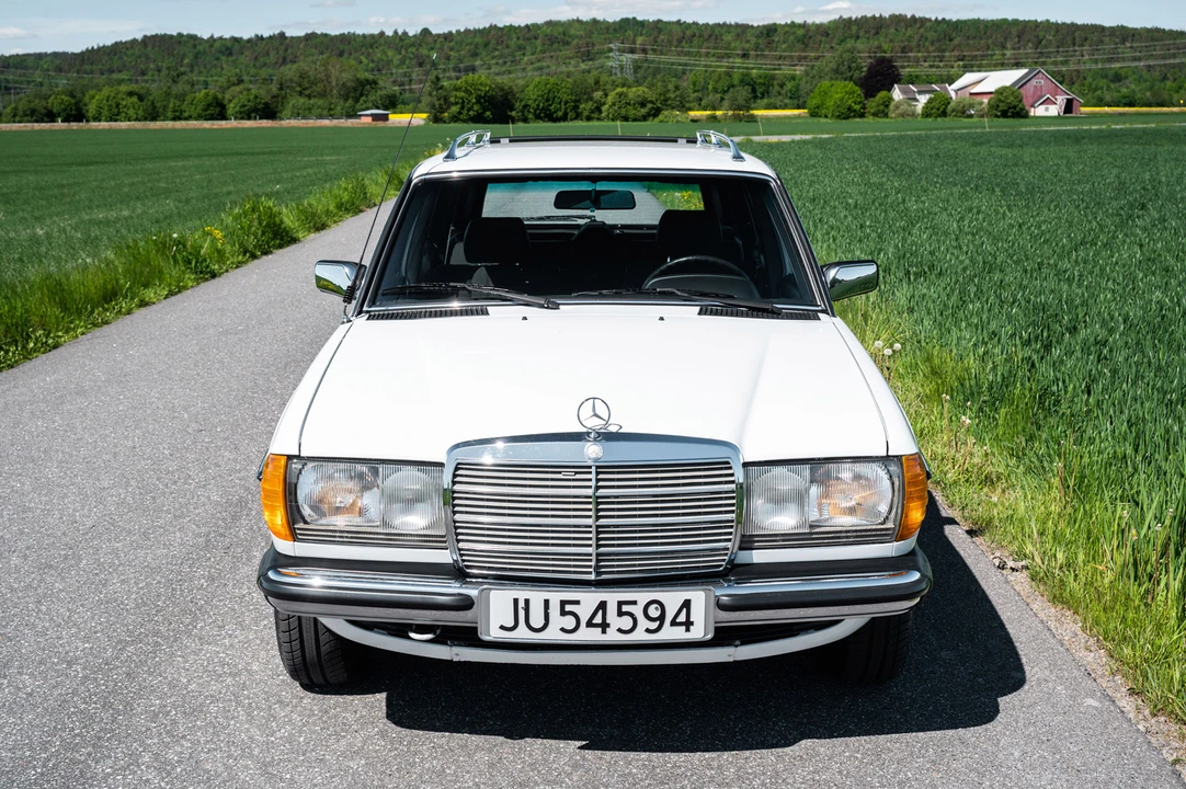 1985 Mercedes-Benz W124 E-Class - Image 9 of 31