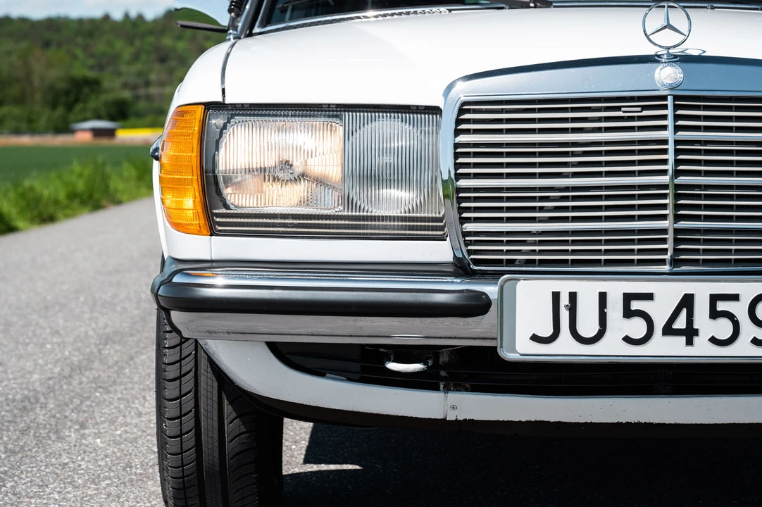1985 Mercedes-Benz W124 E-Class - Image 10 of 31