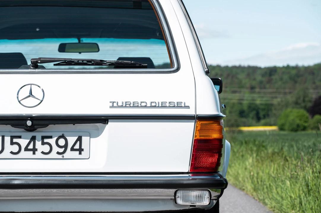 1985 Mercedes-Benz W124 E-Class - Image 13 of 31