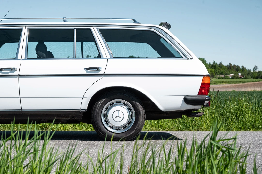 1985 Mercedes-Benz W124 E-Class - Image 18 of 31