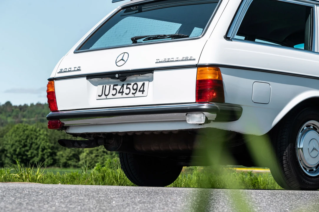1985 Mercedes-Benz W124 E-Class - Image 24 of 31