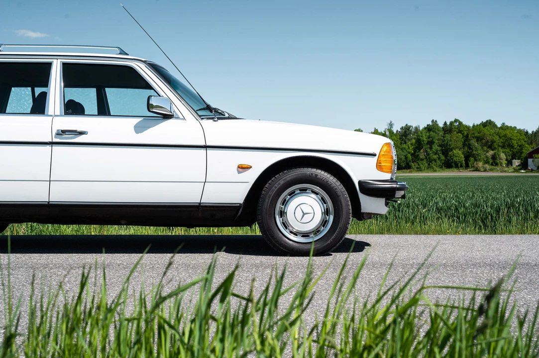 1985 Mercedes-Benz W124 E-Class - Image 25 of 31
