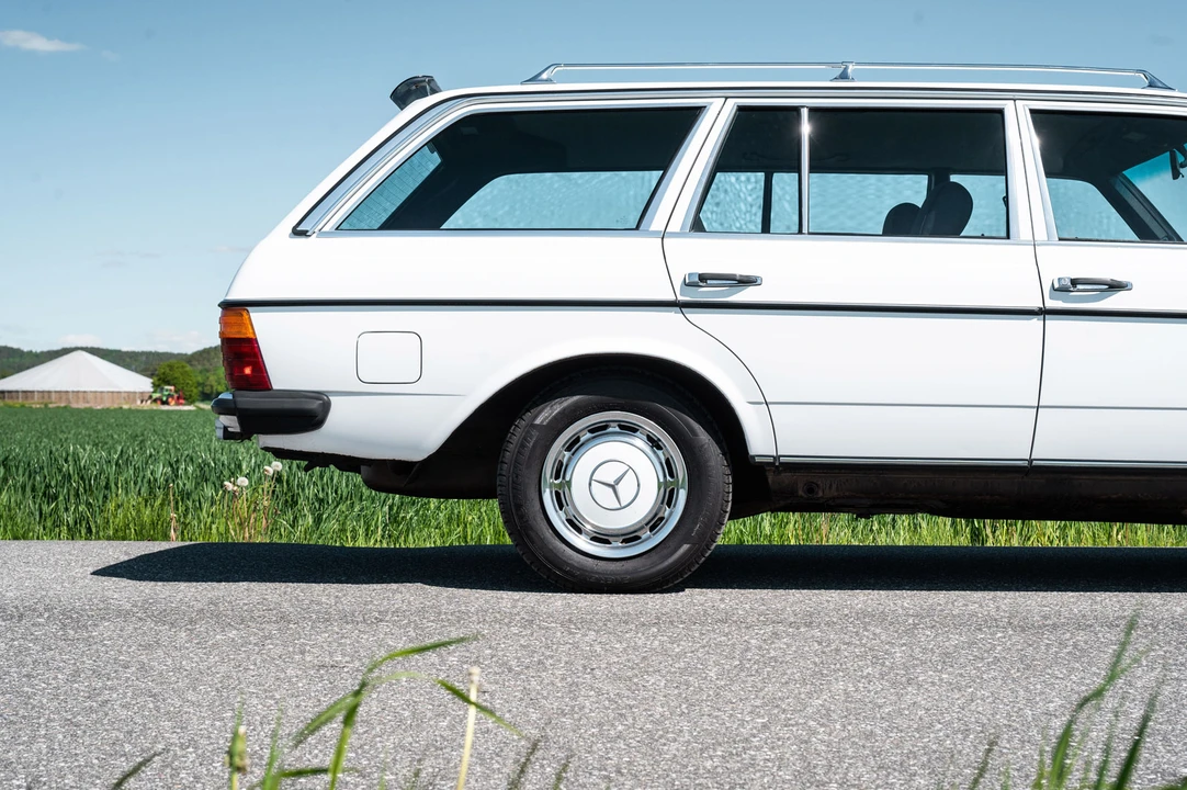 1985 Mercedes-Benz W124 E-Class - Image 26 of 31