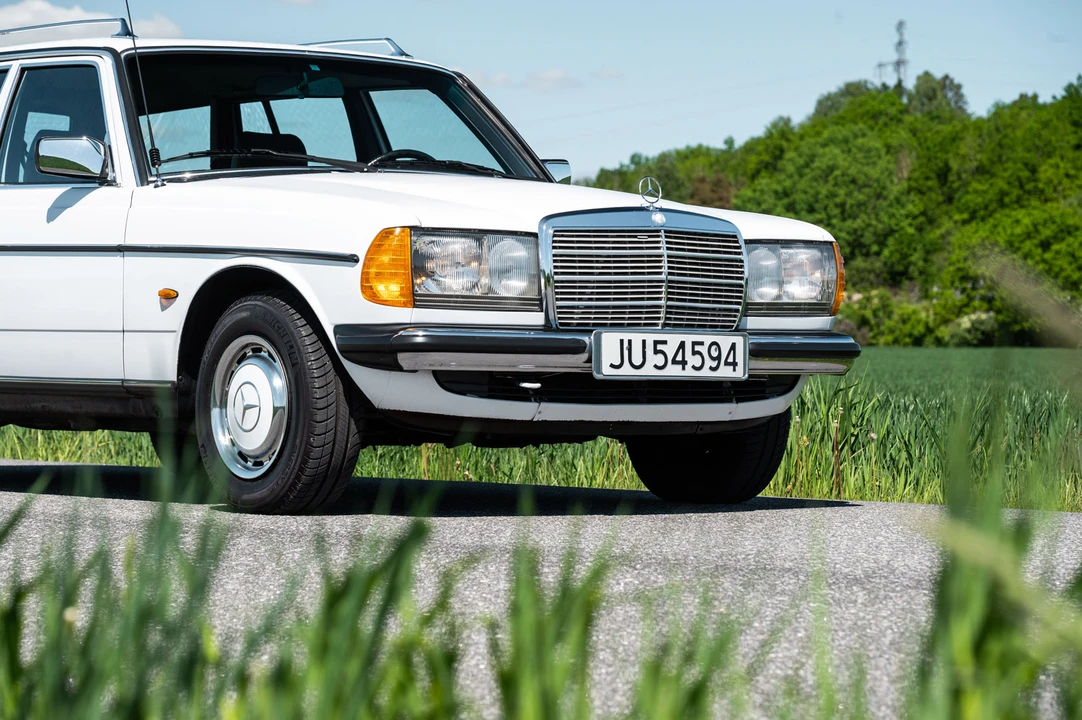 1985 Mercedes-Benz W124 E-Class - Image 27 of 31