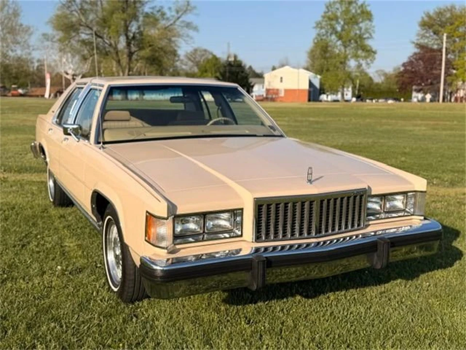 1985 Mercury Grand Marquis - Image 10 of 30