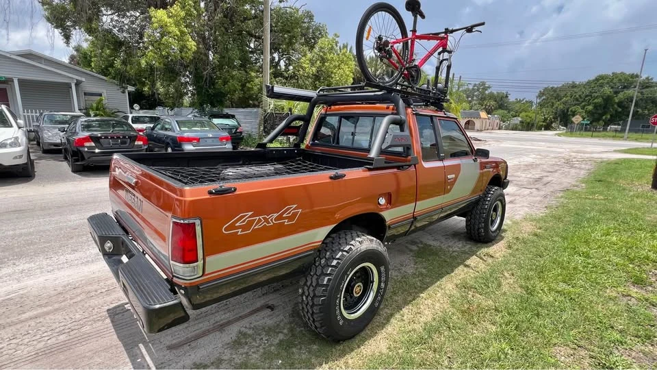 1985 Nissan - Image 4 of 17