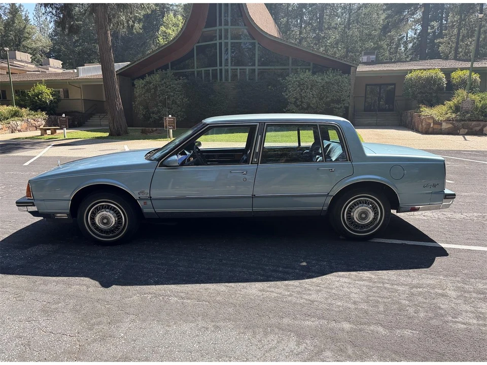 1985 Oldsmobile 98 - Image 2 of 31