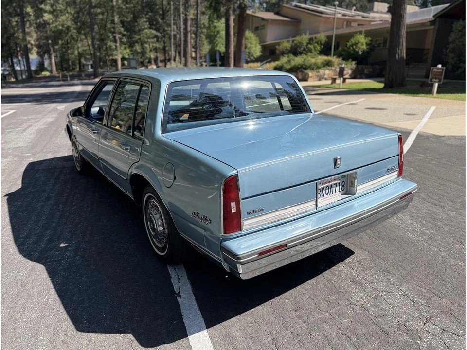 1985 Oldsmobile 98 - Image 4 of 31