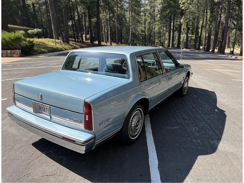1985 Oldsmobile 98 - Image 6 of 31