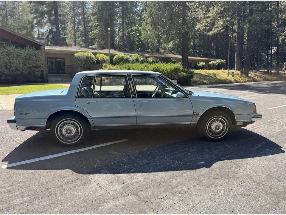 1985 Oldsmobile 98 - Image 7 of 31