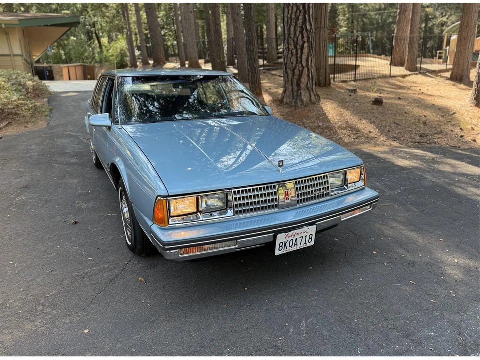 1985 Oldsmobile 98 - Image 8 of 31