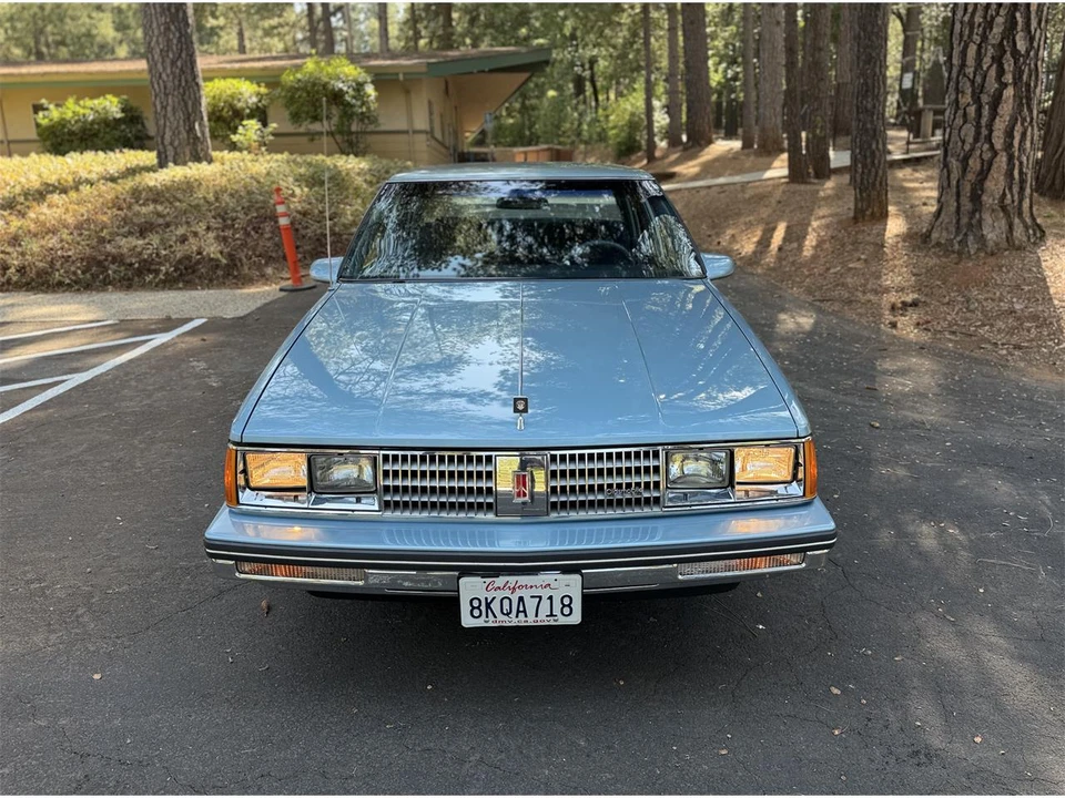 1985 Oldsmobile 98 - Image 9 of 31