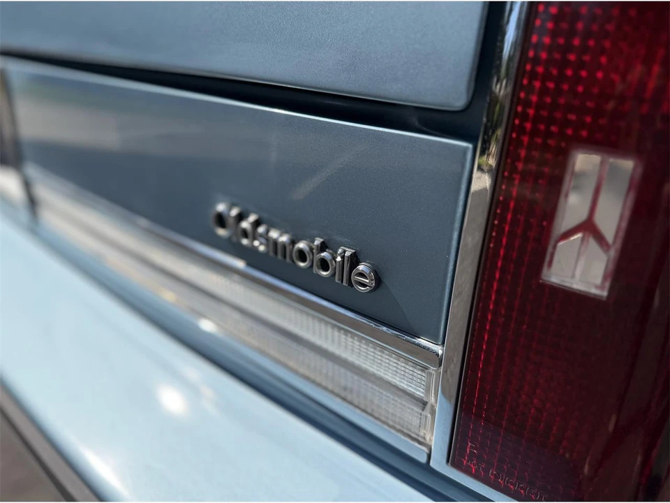 1985 Oldsmobile 98 - Image 17 of 31