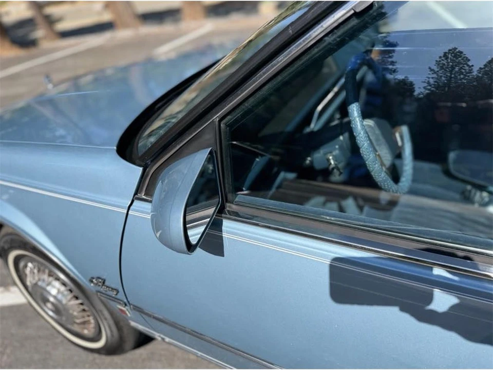 1985 Oldsmobile 98 - Image 25 of 31