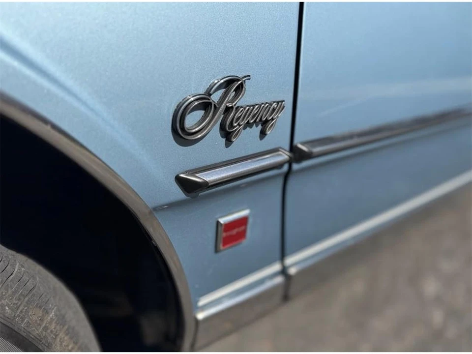 1985 Oldsmobile 98 - Image 26 of 31