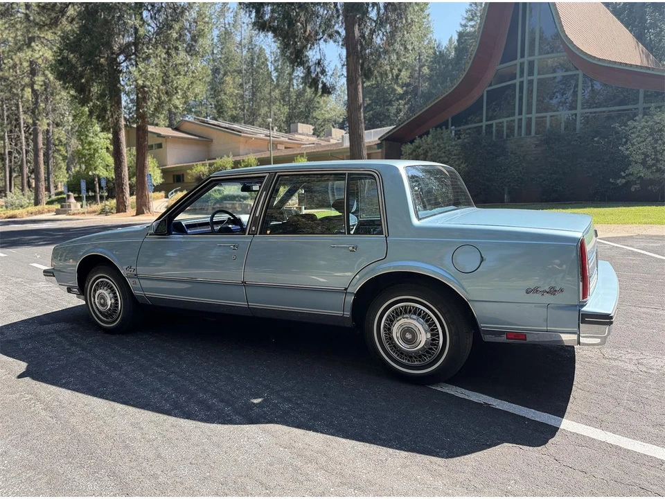 1985 Oldsmobile 98 - Image 3 of 31