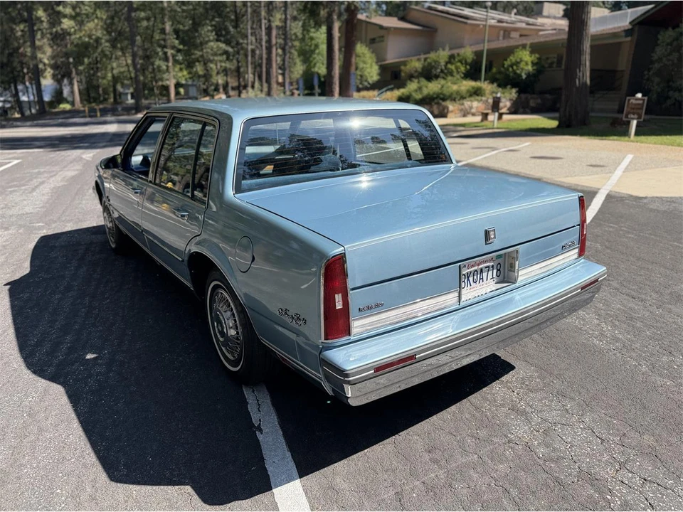 1985 Oldsmobile 98 - Image 4 of 31