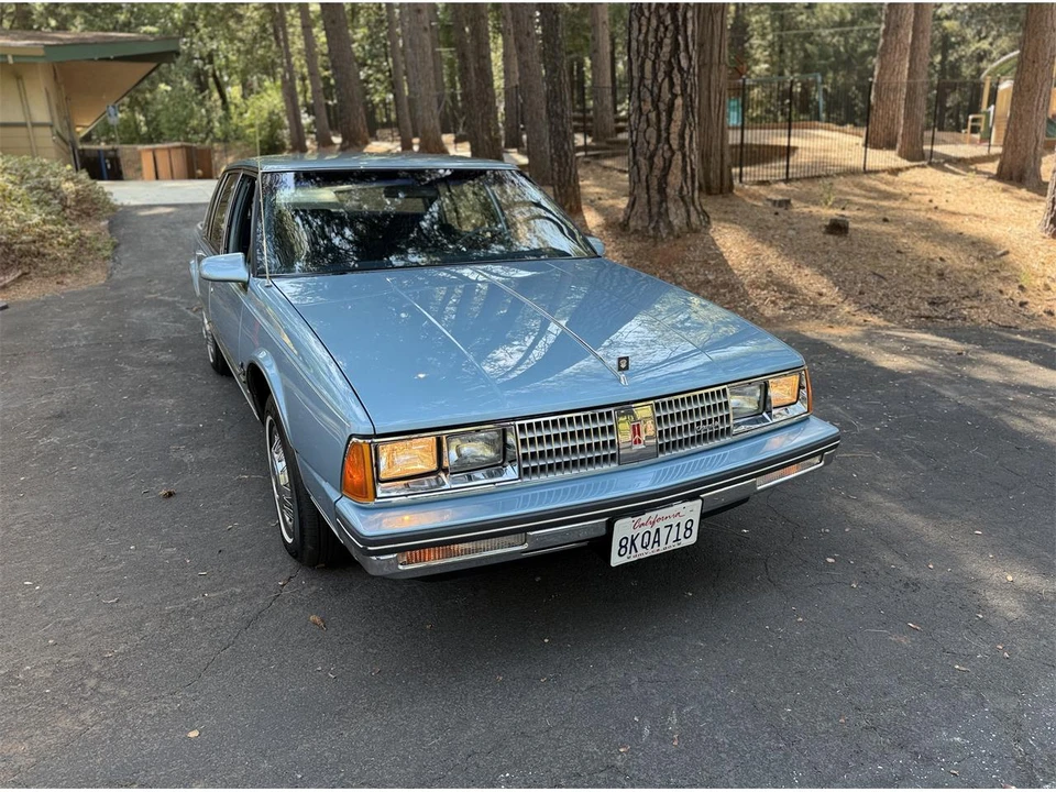 1985 Oldsmobile 98 - Image 8 of 31