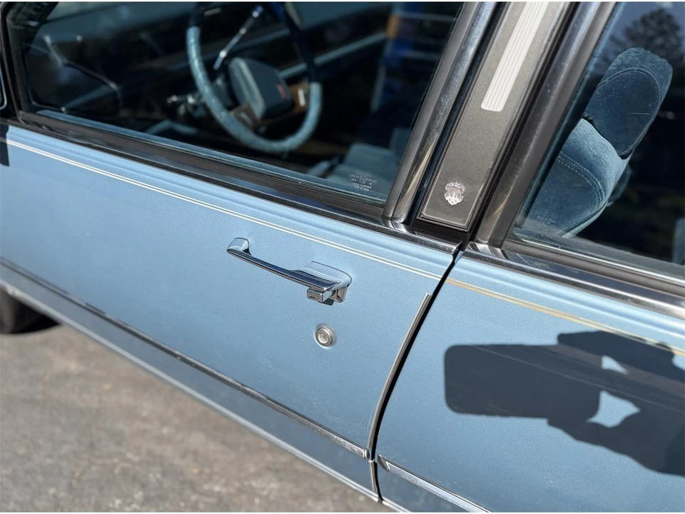 1985 Oldsmobile 98 - Image 24 of 31
