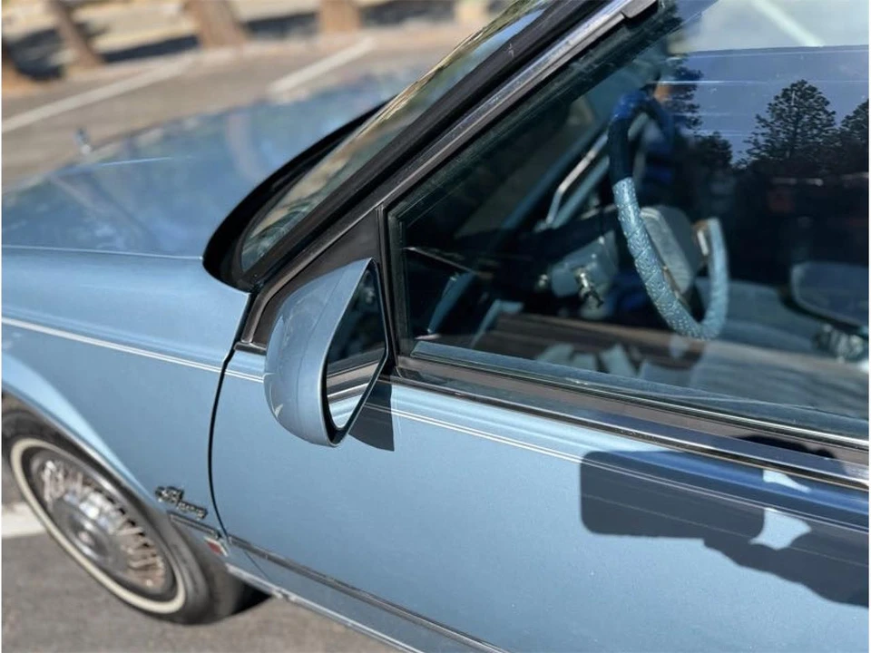 1985 Oldsmobile 98 - Image 25 of 31