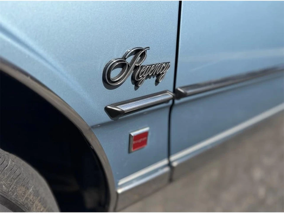 1985 Oldsmobile 98 - Image 26 of 31
