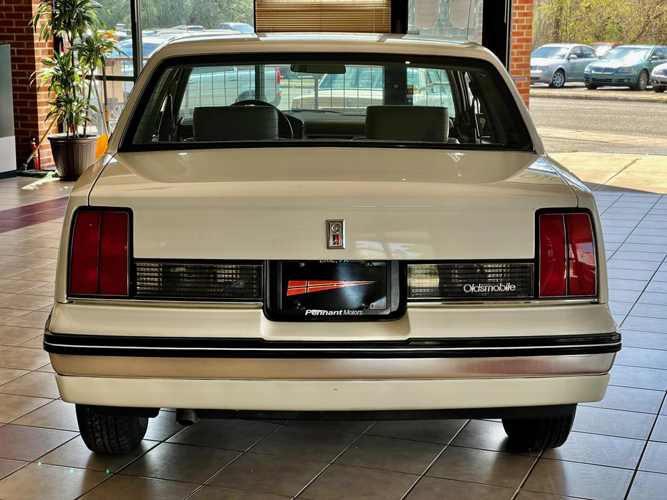 1985 Oldsmobile Calais - Image 8 of 31
