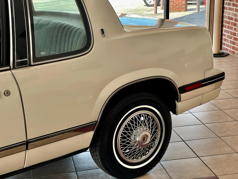 1985 Oldsmobile Calais - Image 13 of 31